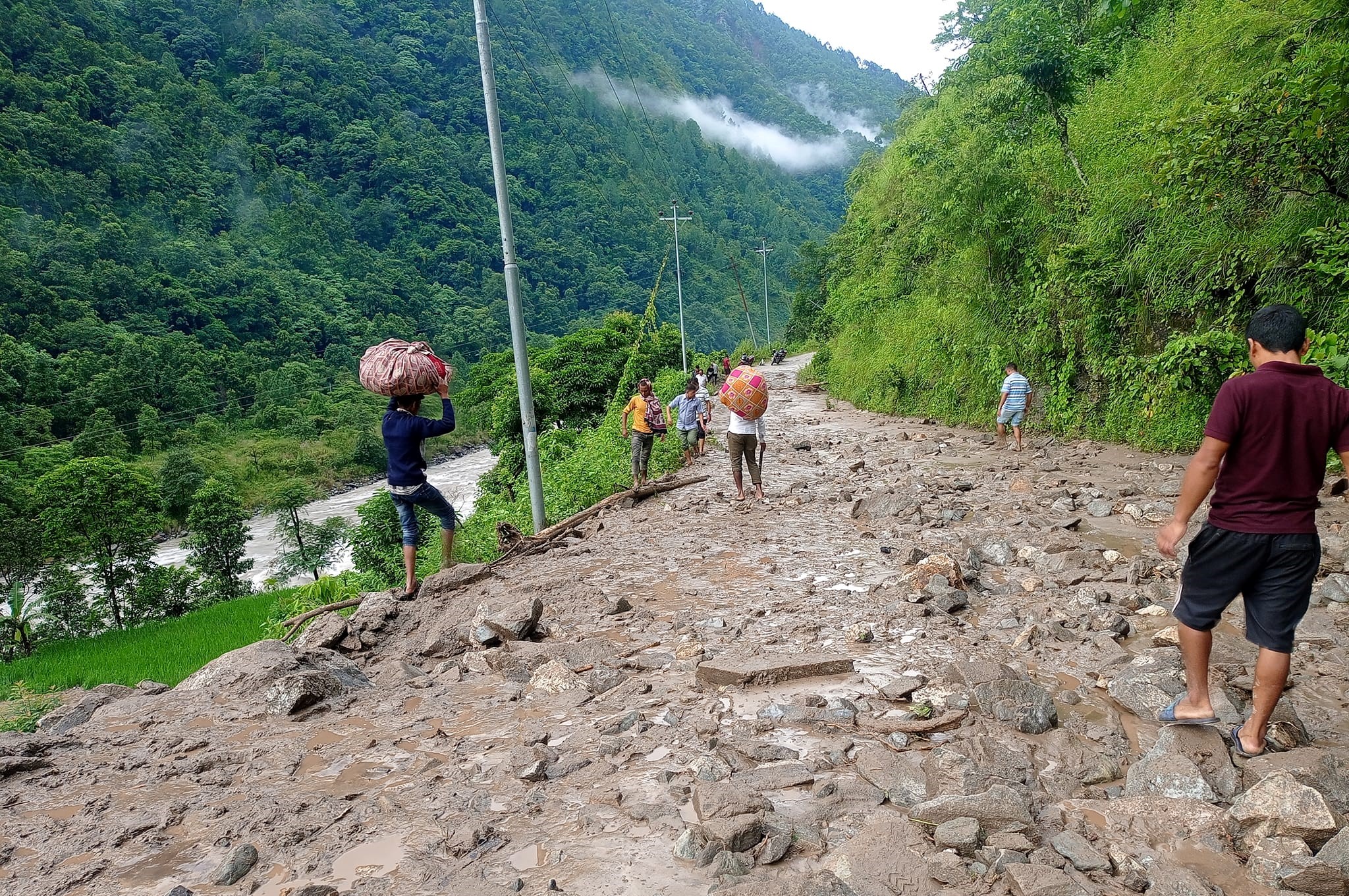 विगु–४ ओलिटारमा बाढीले आधा दर्जन घरमा क्षति, सिँगटी–लामाबगर सडक अबरुद्ध